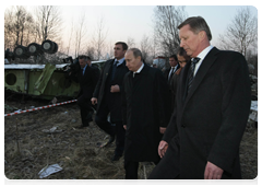 Prime Minister Vladimir Putin arrived in Smolensk on a working visit and inspected the crash site of the Polish president’s airplane|10 april, 2010|22:17