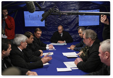 Prime Minister Vladimir Putin holds a meeting of the emergency response team at the Tu-154 crash site