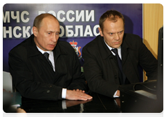 Russian Prime Minister Vladimir Putin holding a conference call with Polish Prime Minister Donald Tusk at the Tu-154 crash site|11 april, 2010|00:49