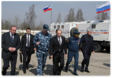 Russian Prime Minister Vladimir Putin arrives in Smolensk in the morning and holds a meeting on the crash of the Polish president’s airplane