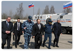 Russian Prime Minister Vladimir Putin arrives in Smolensk in the morning and holds a meeting on the crash of the Polish president’s airplane