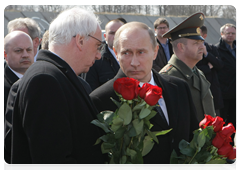 Vladimir Putin and Polish Ambassador to Russia Jerzy Bar at the memorial service for Lech Kaczynski, who died in a plane crash near Smolensk|11 april, 2010|16:26