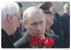 Vladimir Putin and Polish Ambassador to Russia Jerzy Bar at the memorial service for Lech Kaczynski, who died in a plane crash near Smolensk|12 april, 2010|09:28