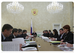 Prime Minister Vladimir Putin at a meeting of the Government Presidium|12 april, 2010|17:12