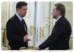 First Deputy Prime Minister Igor Shuvalov and Governor of Stavropol Territory Valery Gayevsky at a meeting of the Government Presidium|12 april, 2010|17:12