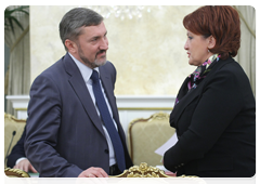 Minister of Agriculture Yelena Skrynnik and Head of the Federal Tariff Service Sergei Novikov at a meeting of the Government Presidium|12 april, 2010|17:12