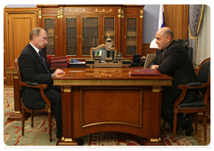 Prime Minister Vladimir Putin meeting with Head of the Federal Federal Taxation Service Mikhail Mishustin|12 april, 2010|20:25