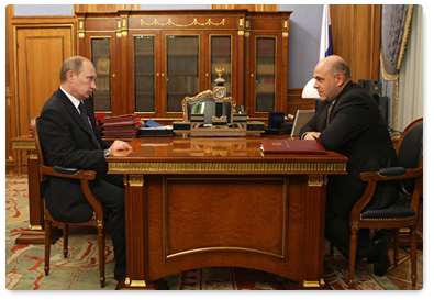 Prime Minister Vladimir Putin meets with Head of the Federal Taxation Service Mikhail Mishustin