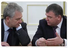 Minister of Industry and Trade Viktor Khristenko and Minister of Defence Anatoly Serdyukov at a meeting of the Government Commission on Monitoring Foreign Investment|13 april, 2010|16:09
