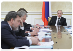 Prime Minister Vladimir Putin chairing a meeting of the Government Commission on Monitoring Foreign Investment|13 april, 2010|16:18