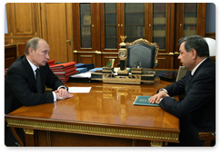 Prime Minister Vladimir Putin meets with Kaluga Region Governor Anatoly Artamonov