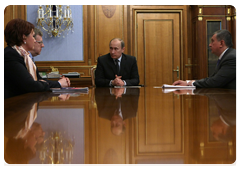 Prime Minister Vladimir Putin with Deputy Prime Minister Igor Sechin, Deputy Prime Minister and Finance Minister Alexei Kudrin and Minister of Agriculture Yelena Skrynnik|14 april, 2010|15:54