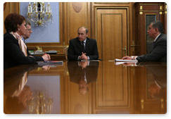 Prime Minister Vladimir Putin meets with Deputy Prime Minister Igor Sechin, Deputy Prime Minister and Finance Minister Alexei Kudrin and Minister of Agriculture Yelena Skrynnik