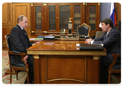 Prime Minister Vladimir Putin meeting with Magadan Region Governor Nikolai Dudov|15 april, 2010|11:56