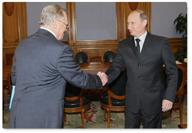 Prime Minister Vladimir Putin meets with President of the Russian Academy of Sciences Yury Osipov