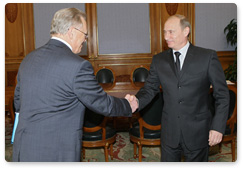 Prime Minister Vladimir Putin meets with President of the Russian Academy of Sciences Yury Osipov