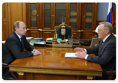 Prime Minister Vladimir Putin and President of the Russian Academy of Sciences Yury Osipov at a working meeting|15 april, 2010|16:50