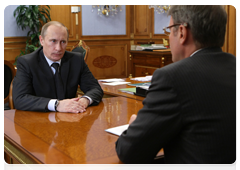 Prime Minister Vladimir Putin meets with Sberbank Chairman German Gref|16 april, 2010|13:45