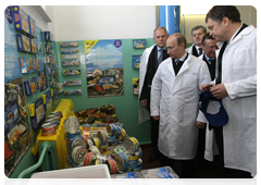 Prime Minister Vladimir Putin visits one of northwestern Russia’s largest fish processing plants during a working trip to the Murmansk Region|17 april, 2010|13:04