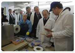 Prime Minister Vladimir Putin visits one of northwestern Russia’s largest fish processing plants during a working trip to the Murmansk Region|17 april, 2010|13:18