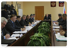 Prime Minister Vladimir Putin holds a meeting on the situation at Murmansk shipyards|17 april, 2010|14:11