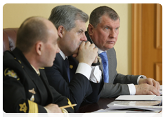 Deputy Prime Minister Igor Sechnin, Governor of the Murmansk Region Dmitry Dmitriyenko and Commander-in-Chief of the Russian Navy Vladimir Vysotsky at a meeting on the situation at Murmansk shipyards|17 april, 2010|14:16