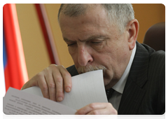 Ilya Klebanov, presidential envoy to the Northwest Federal District , at a meeting on the situation at Murmansk shipyards|17 april, 2010|14:16