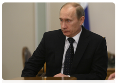 Prime Minister Vladimir Putin holding an emergency meeting regarding Russian travellers flying to or from Europe|18 april, 2010|13:55