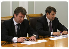 Transport Minister Igor Levitin and Deputy Minister of Sport, Tourism and Youth Policy Oleg Rozhnov at an emergency meeting regarding Russian travellers flying to or from Europe|18 april, 2010|14:42