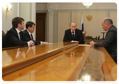 Prime Minister Vladimir Putin holding an emergency meeting with Transport Minister Igor Levitin, Deputy Foreign Minister Grigory Karasin and Deputy Minister of Sport, Tourism and Youth Policy Oleg Rozhnov regarding Russian travellers flying to or from Europe|18 april, 2010|14:53