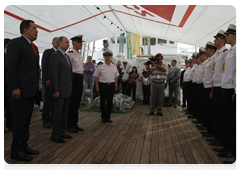 Prime Minister Vladimir Putin and Venezuelan President Hugo Chavez touring the Krusenstern, a Russian sailing ship, in the seaport of Caracas|2 april, 2010|18:12