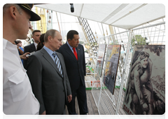 Prime Minister Vladimir Putin and Venezuelan President Hugo Chavez visiting the ship’s on-board exhibition in honour of the 65th anniversary of Russia’s victory in the Great Patriotic War|2 april, 2010|18:12