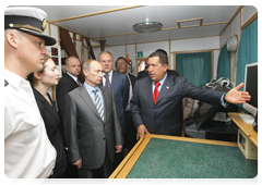 Prime Minister Vladimir Putin and Venezuelan President Hugo Chavez touring the Krusenstern, a Russian sailing ship, in the seaport of Caracas|2 april, 2010|18:12