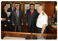 Prime Minister Vladimir Putin and Venezuelan President Hugo Chavez visiting the ship’s museum|2 april, 2010|18:12