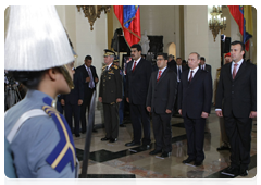 Russian Prime Minister Vladimir Putin laying a wreath at the tomb of Venezuelan Liberator Simon Bolivar in the National Pantheon of Venezuela|2 april, 2010|23:44