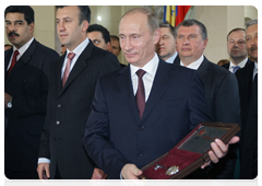 Prime Minister Vladimir Putin is presented with a symbolic key to Caracas, the capital of Venezuela|2 april, 2010|23:50