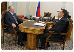 Prime Minister Vladimir Putin meeting with Vassily Zakharyashchev, Head of the Union of Russian Gardeners|21 april, 2010|16:24