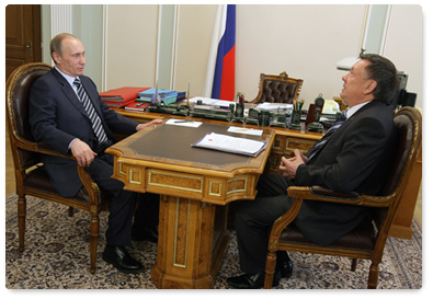 Prime Minister Vladimir Putin meets with Vassily Zakharyashchev, Head of the Union of Russian Gardeners