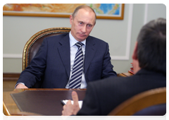 Prime Minister Vladimir Putin meeting with Vassily Zakharyashchev, Head of the Union of Russian Gardeners|21 april, 2010|16:27