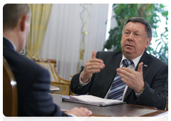 Head of the Union of Russian Gardeners Vassily Zakharyashchev at the meeting with Prime Minister Vladimir Putin|21 april, 2010|16:29