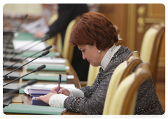 Minister of Agriculture Yelena Skrynnik before the meeting of the Russian Government|22 april, 2010|17:48