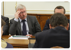 First Deputy Speaker of the State Duma Oleg Morozov during a meeting of the Presidium of the Presidential Council on National Priority Projects and Demographic Policy|23 april, 2010|14:51