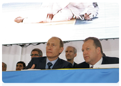 Prime Minister Vladimir Putin at the European Judo Championship, and taking part in the awards ceremony, during his working visit to the Republic of Austria|25 april, 2010|22:10