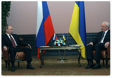 Prime Minister Vladimir Putin meets with Ukrainian Prime Minister Mykola Azarov