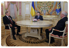 Prime Minister Vladimir Putin meeting with Ukrainian President Viktor Yanukovych|27 april, 2010|01:15