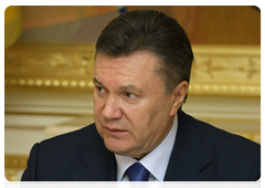 Ukrainian President Viktor Yanukovych at a meeting with Prime Minister Vladimir Putin|27 april, 2010|01:17