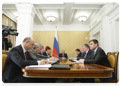Председатель Правительства Российской Федерации В.В.Путин провел совещание по вопросу обустройства границ Таможенного союза|27 апреля, 2010|17:49
