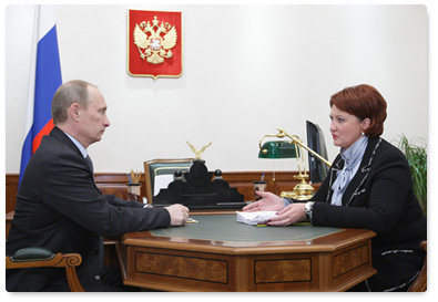 Prime Minister Vladimir Putin meets with Minister of Agriculture Yelena Skrynnik