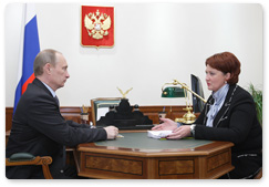 Prime Minister Vladimir Putin meets with Minister of Agriculture Yelena Skrynnik