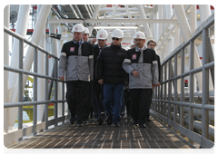 During a visit to Astrakhan, Prime Minister Vladimir Putin officially launched oil production at a fixed LUKoil platform in the Caspian Sea|28 april, 2010|19:54